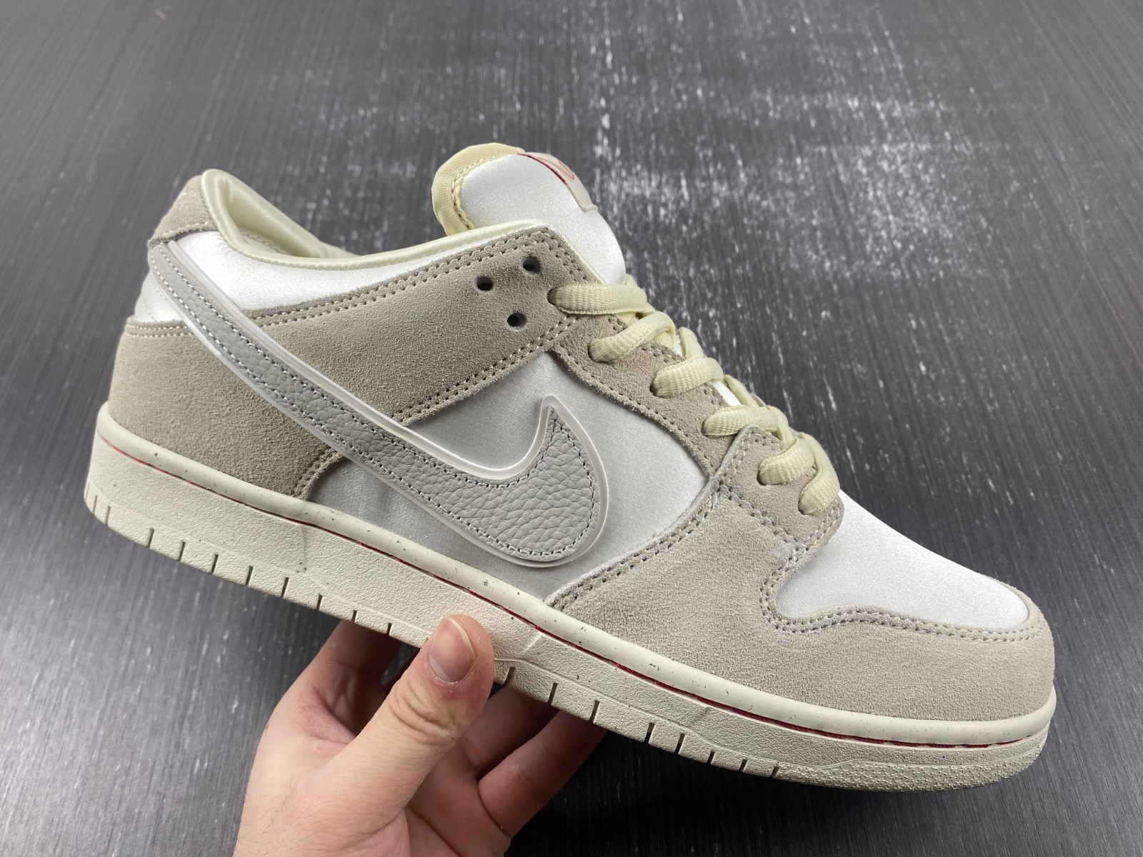 Nike SB Dunk Low “City of Love” FZ5654-100