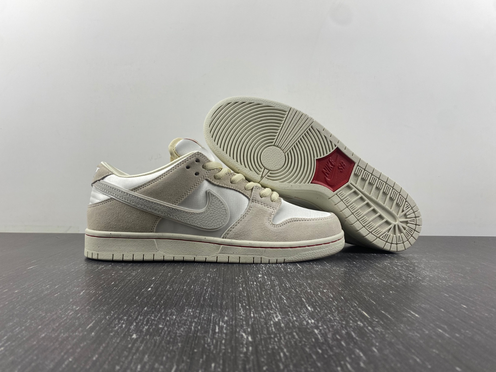 Nike SB Dunk Low “City of Love” FZ5654-100