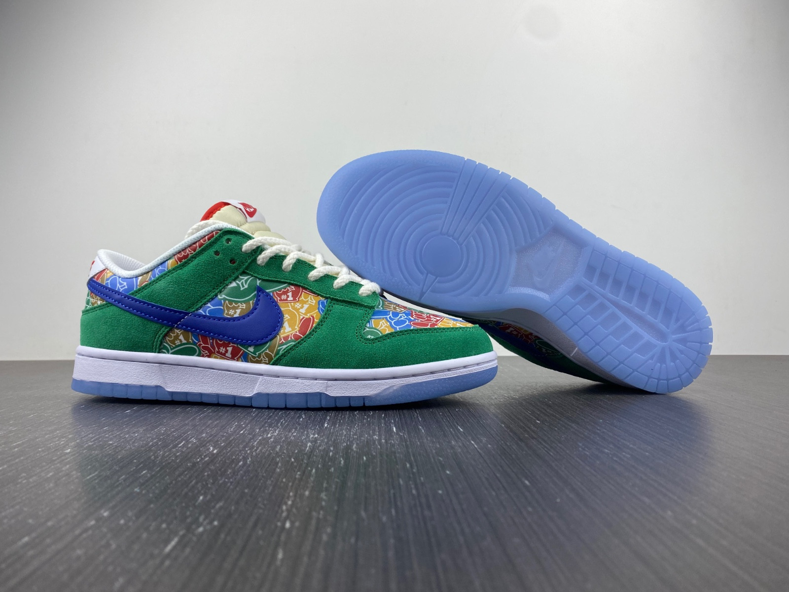 Nike Dunk Low “Foam Finger” DZ5184-300