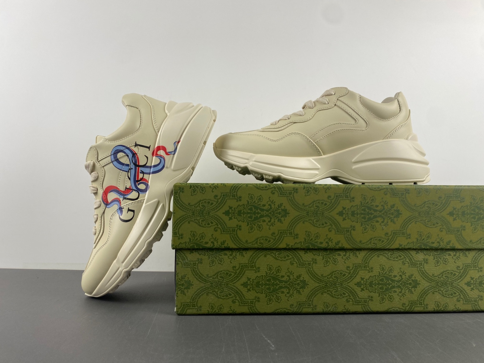 GC Sneakers