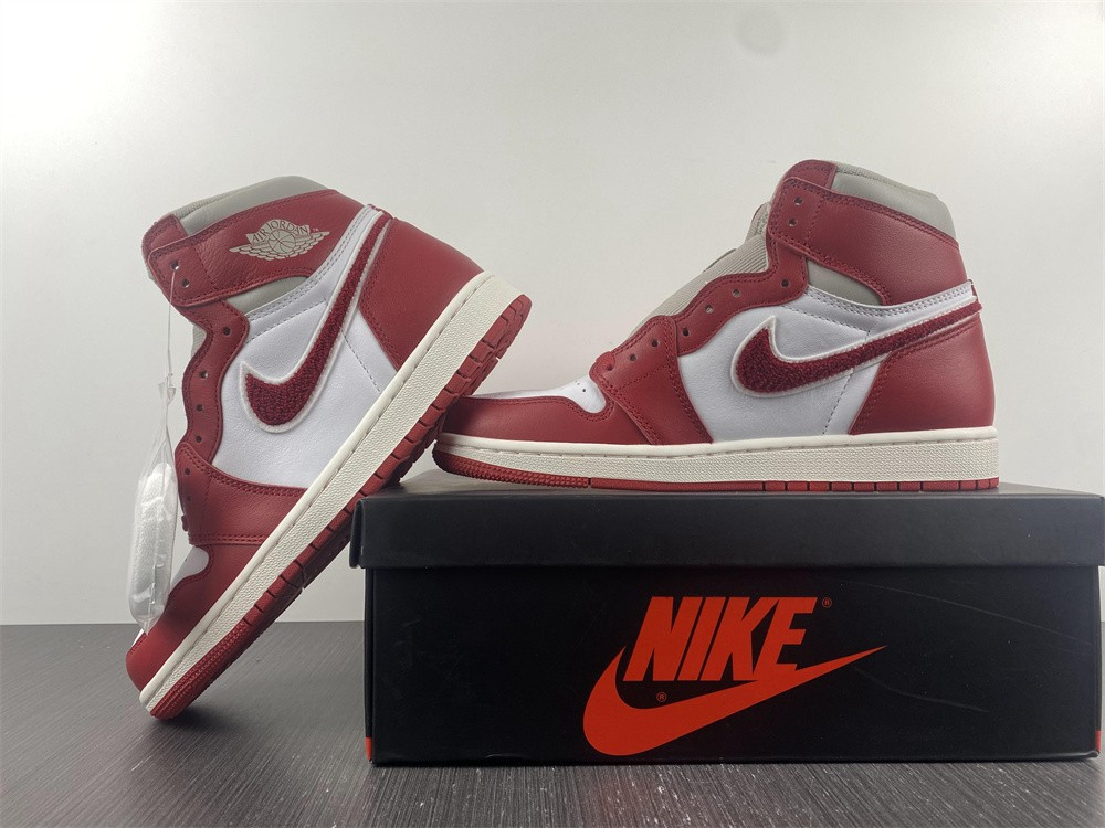 Air Jordan 1 High OG WMNS “Newstalgia” DJ4891-061