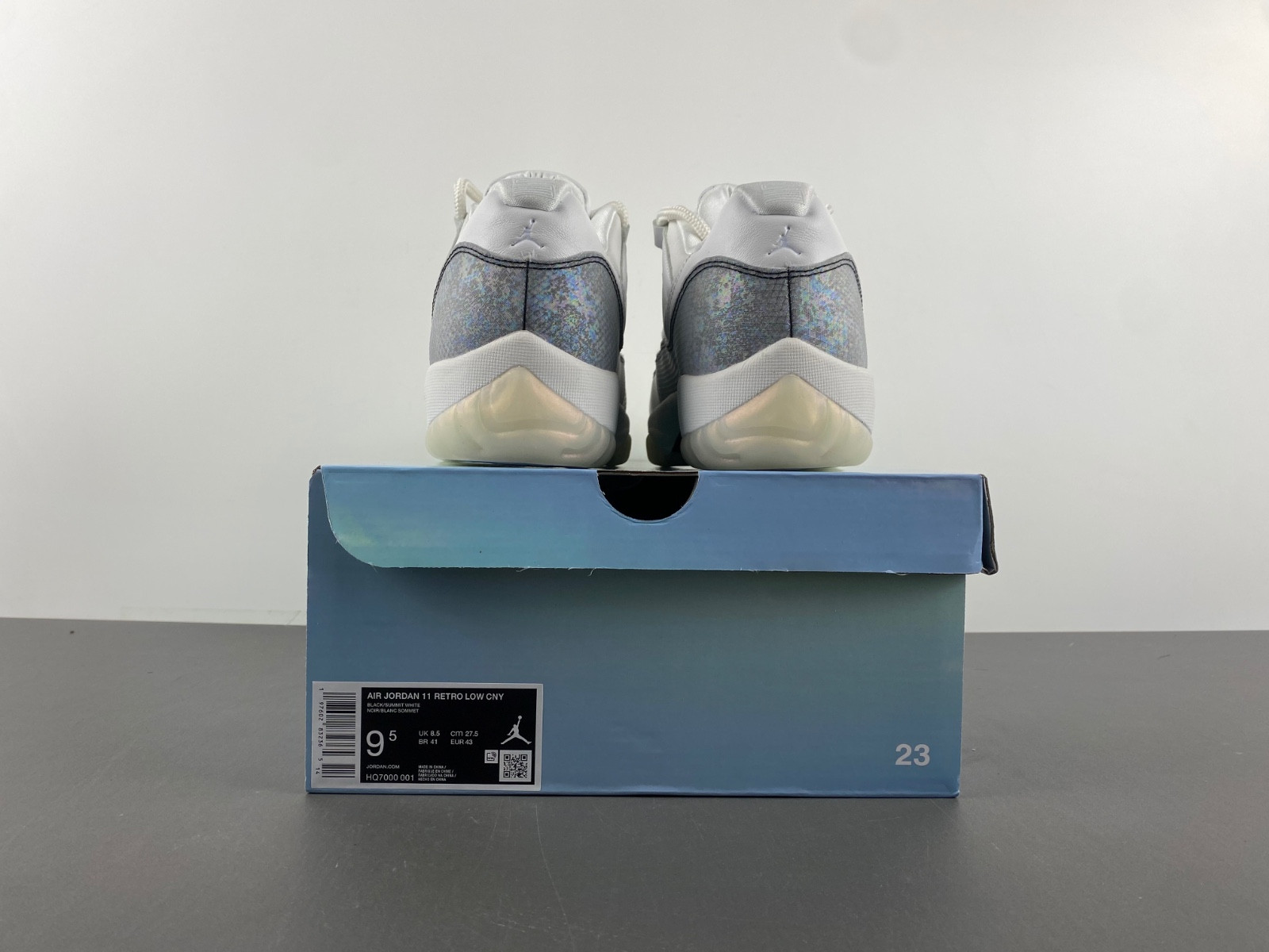 Air Jordan 11 HQ7000-001