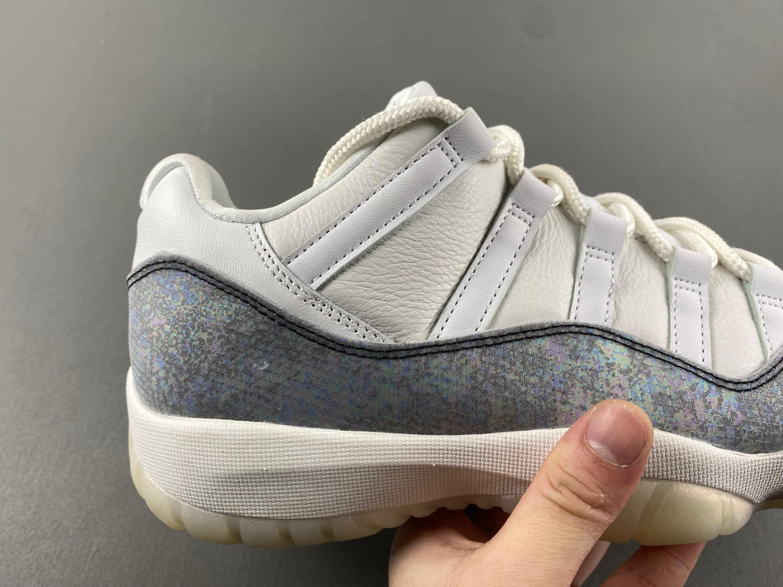 Air Jordan 11 HQ7000-001