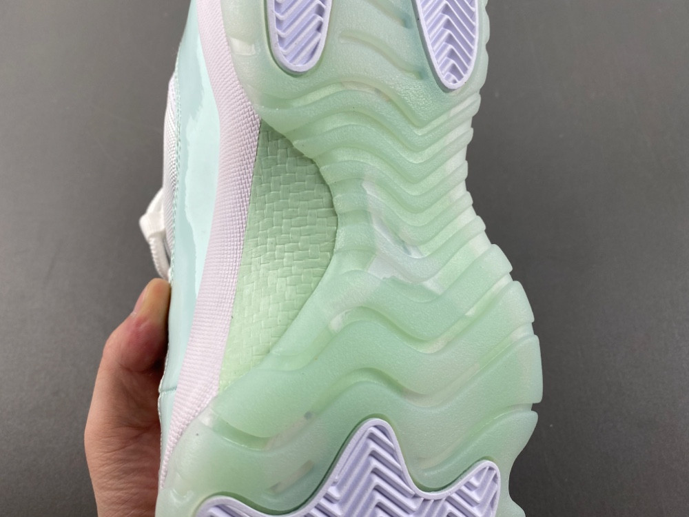 Air Jordan 11 Low “Igloo” (W) AH7860-103