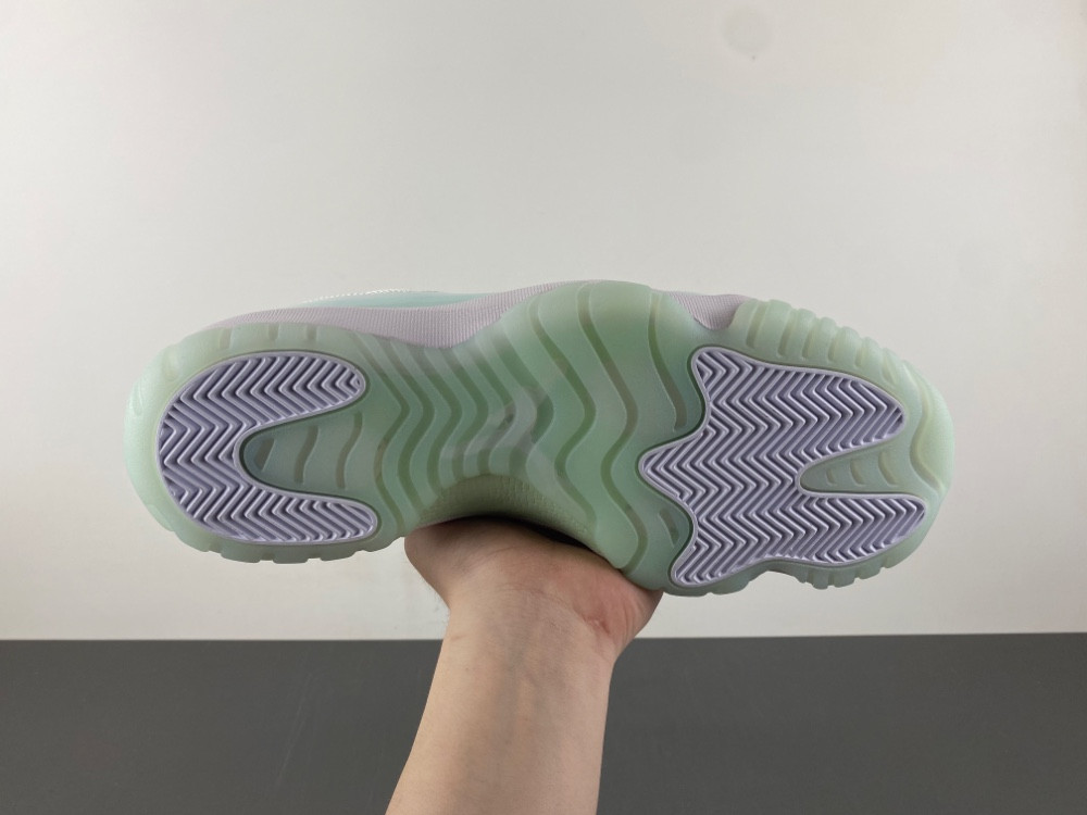 Air Jordan 11 Low “Igloo” (W) AH7860-103