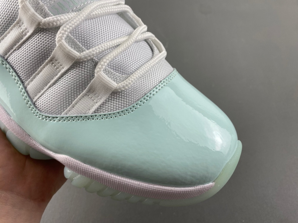 Air Jordan 11 Low “Igloo” (W) AH7860-103