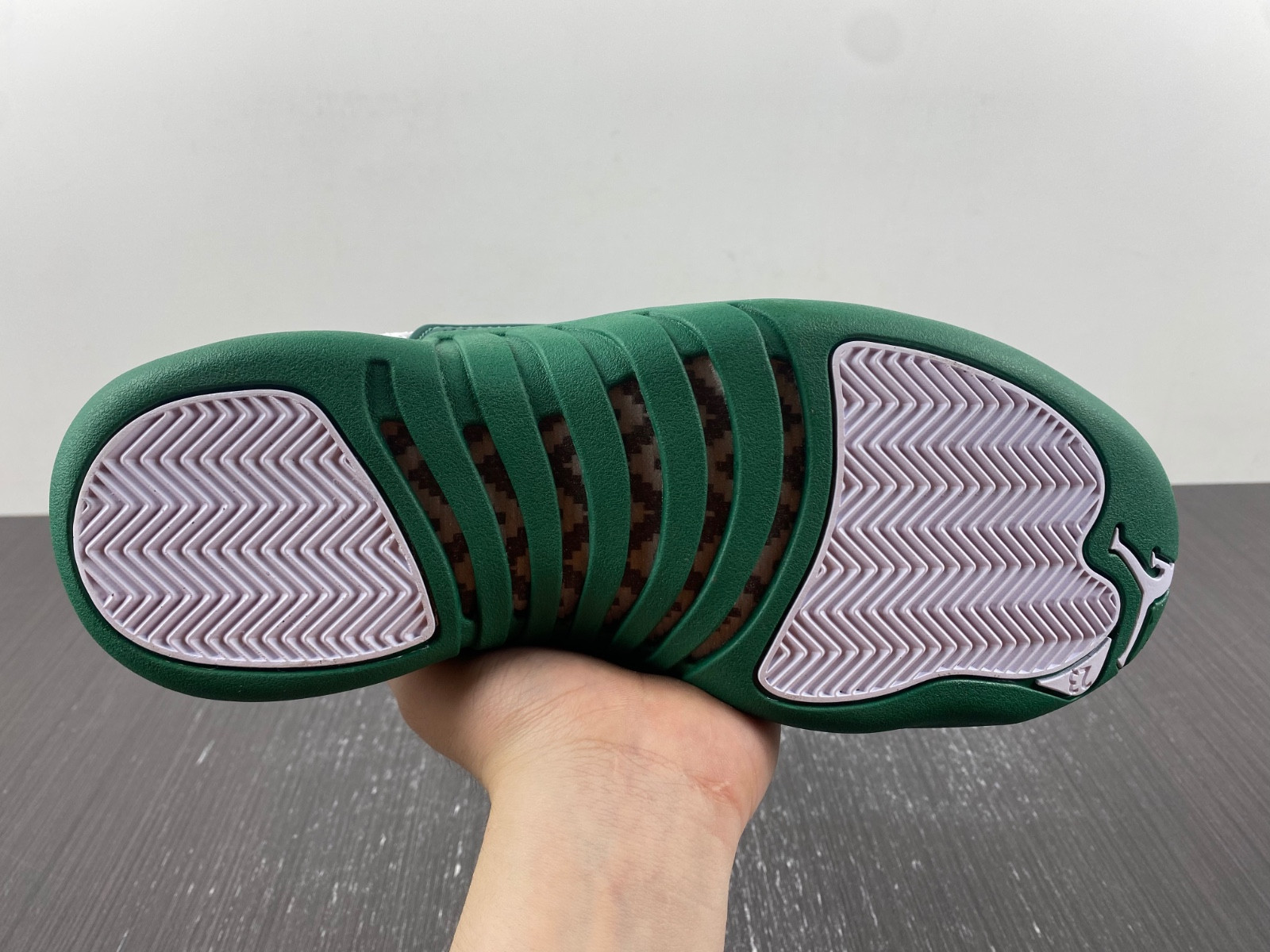 Jordan 12 136001-063