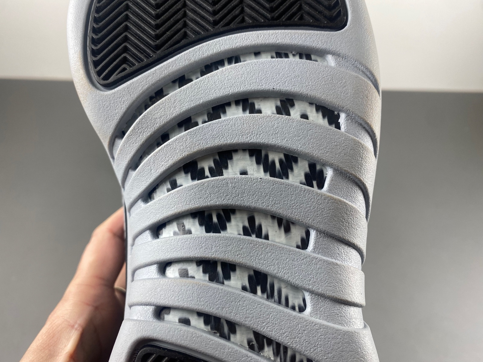 Air Jordan 12 BLACK/WOLF GREY CT8013-010