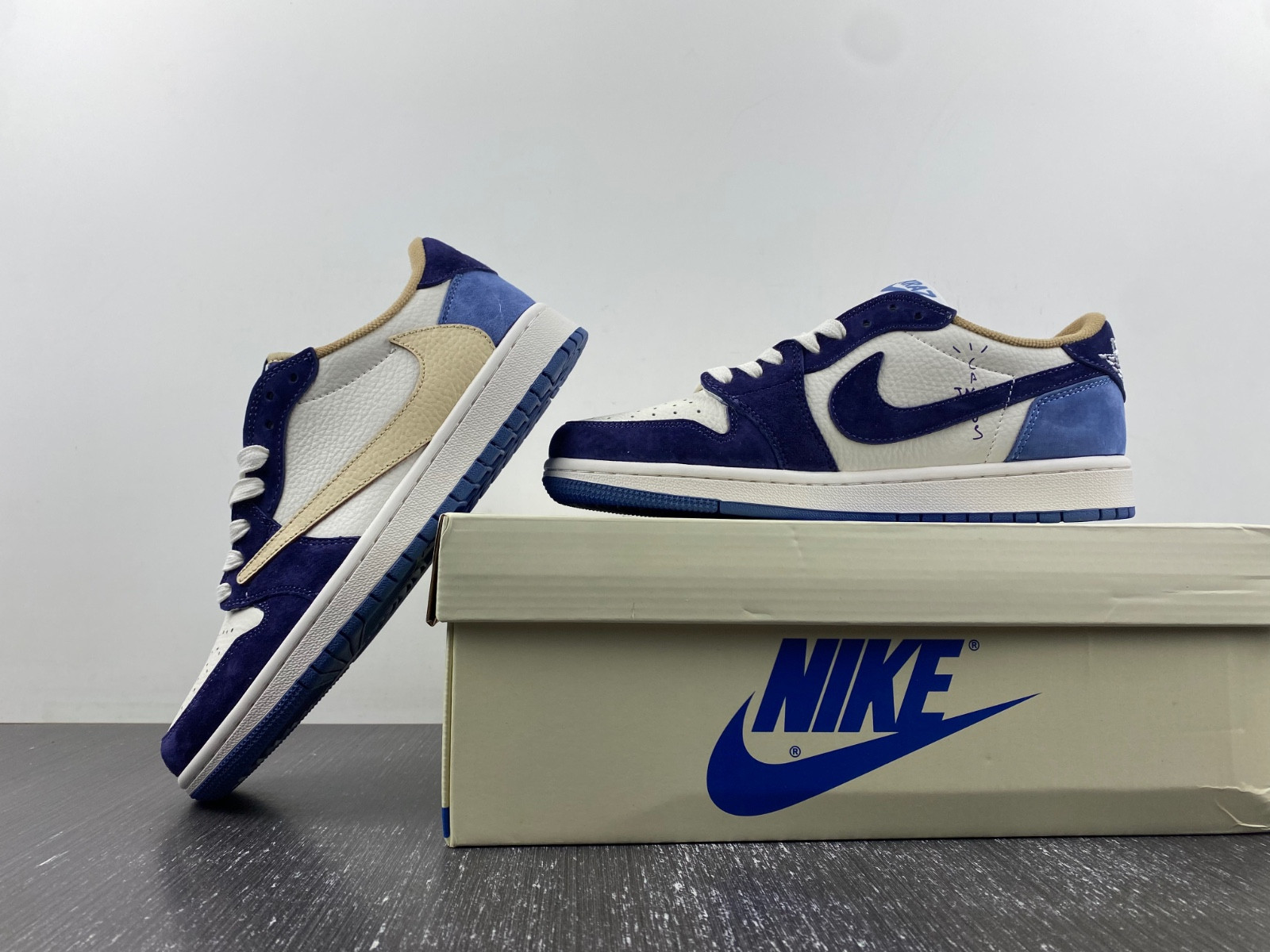 Travis Scott x Air Jordan 1 DM7866-808