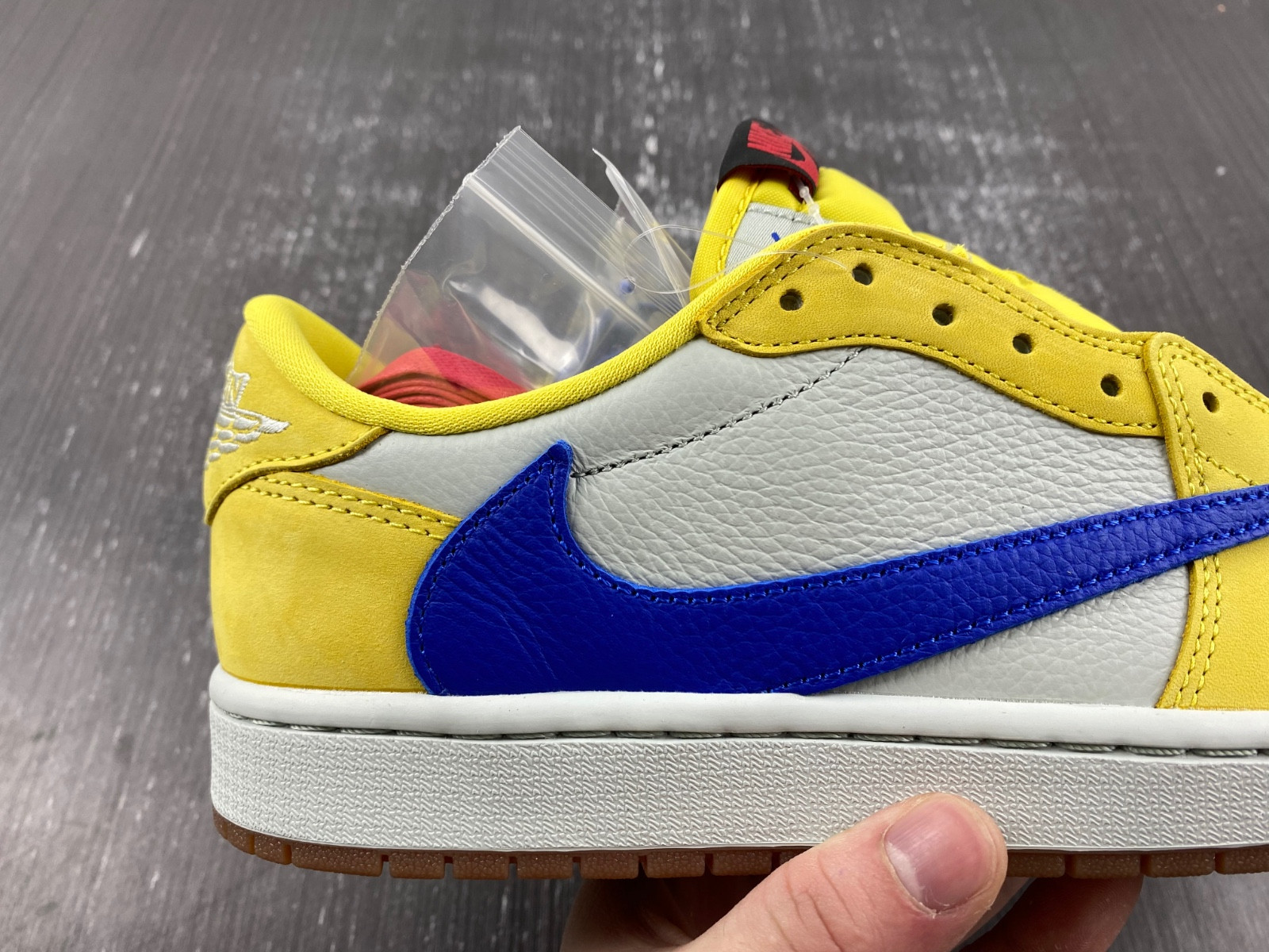 Travis Scott x Air Jordan 1 DZ4137-700