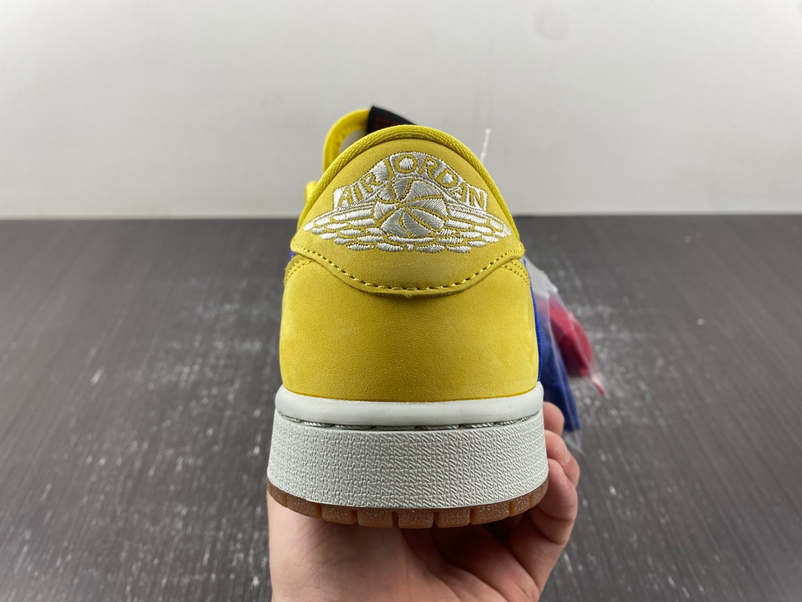 Travis Scott x Air Jordan 1 DZ4137-700