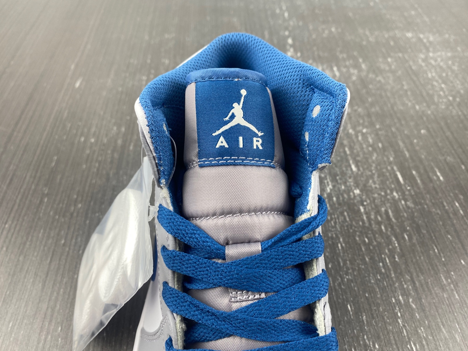 Jordan 1 Mid True Blue  DQ8426-014