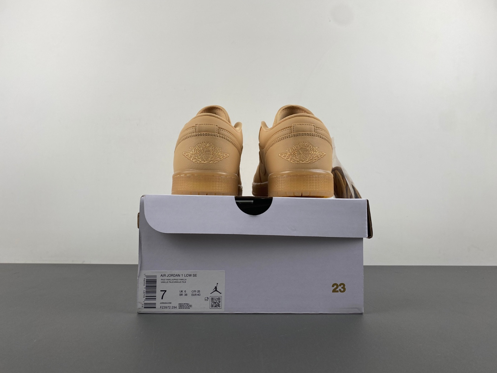 Air Jordan 1 Low WMNS “Pale Vanilla” FZ3972-294