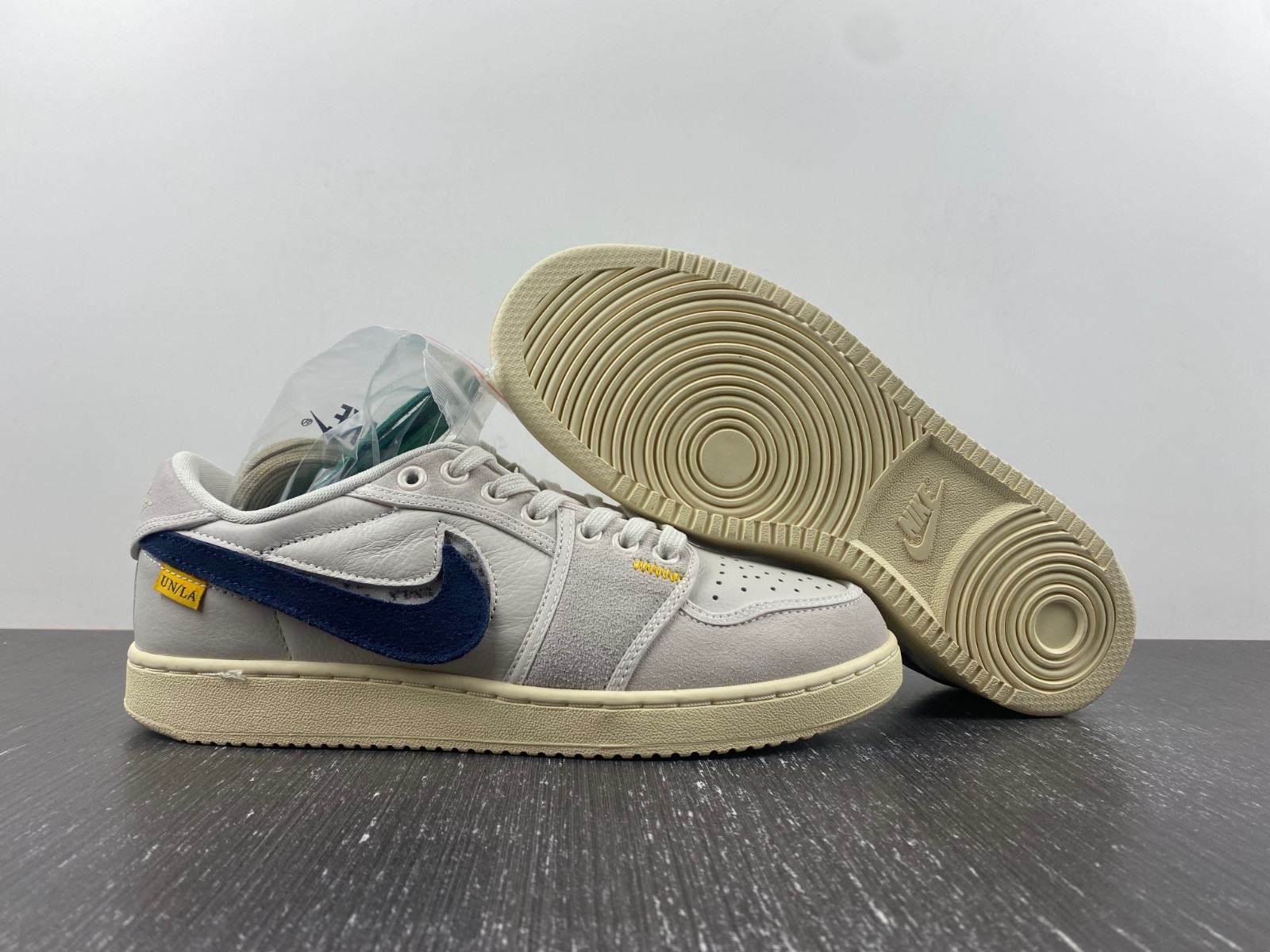 Union x AJKO 1 Low DZ4864-100