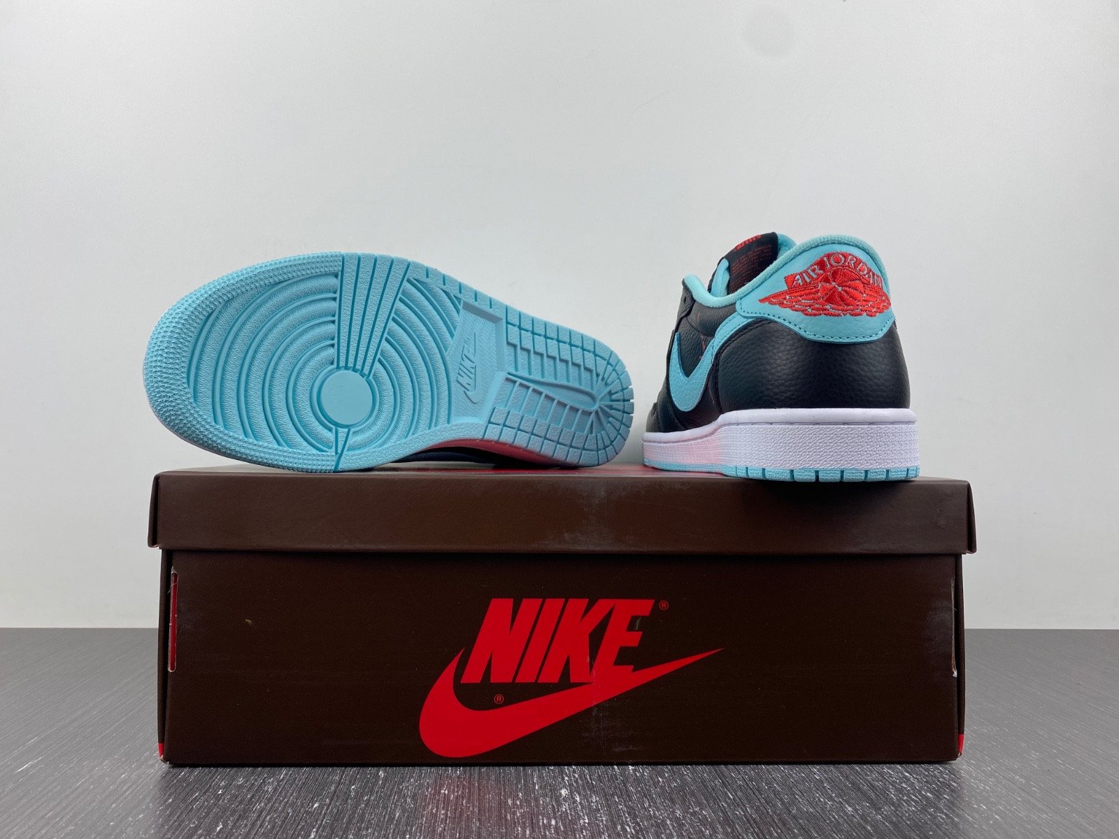 Travis Scott x Air Jordan 1 Low DM7866-701