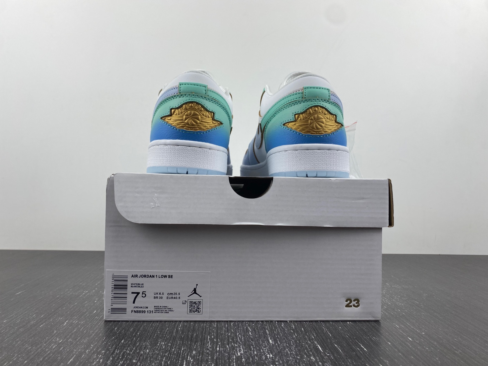 Air Jordan 1 Low SE “Emerald Rise” FN8899-131