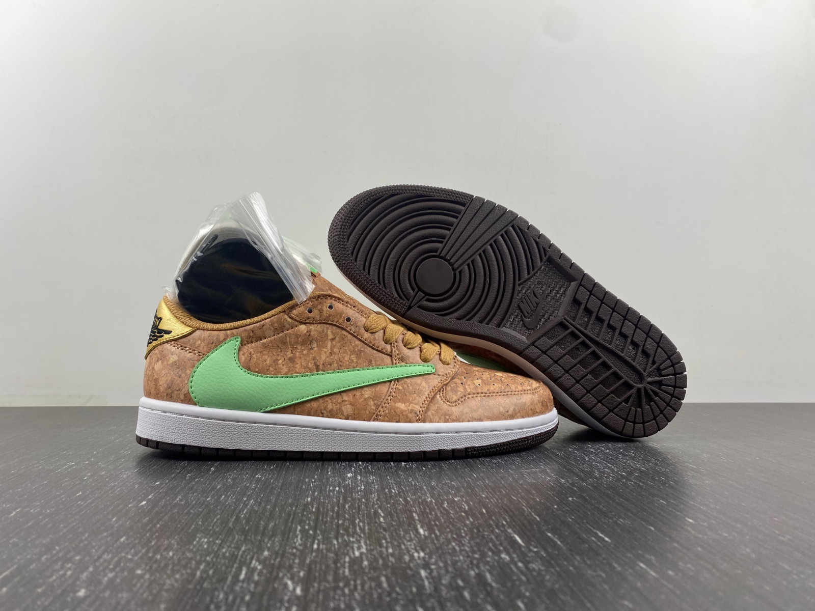 Travis Scott x Air Jordan 1 Low DM7866-922