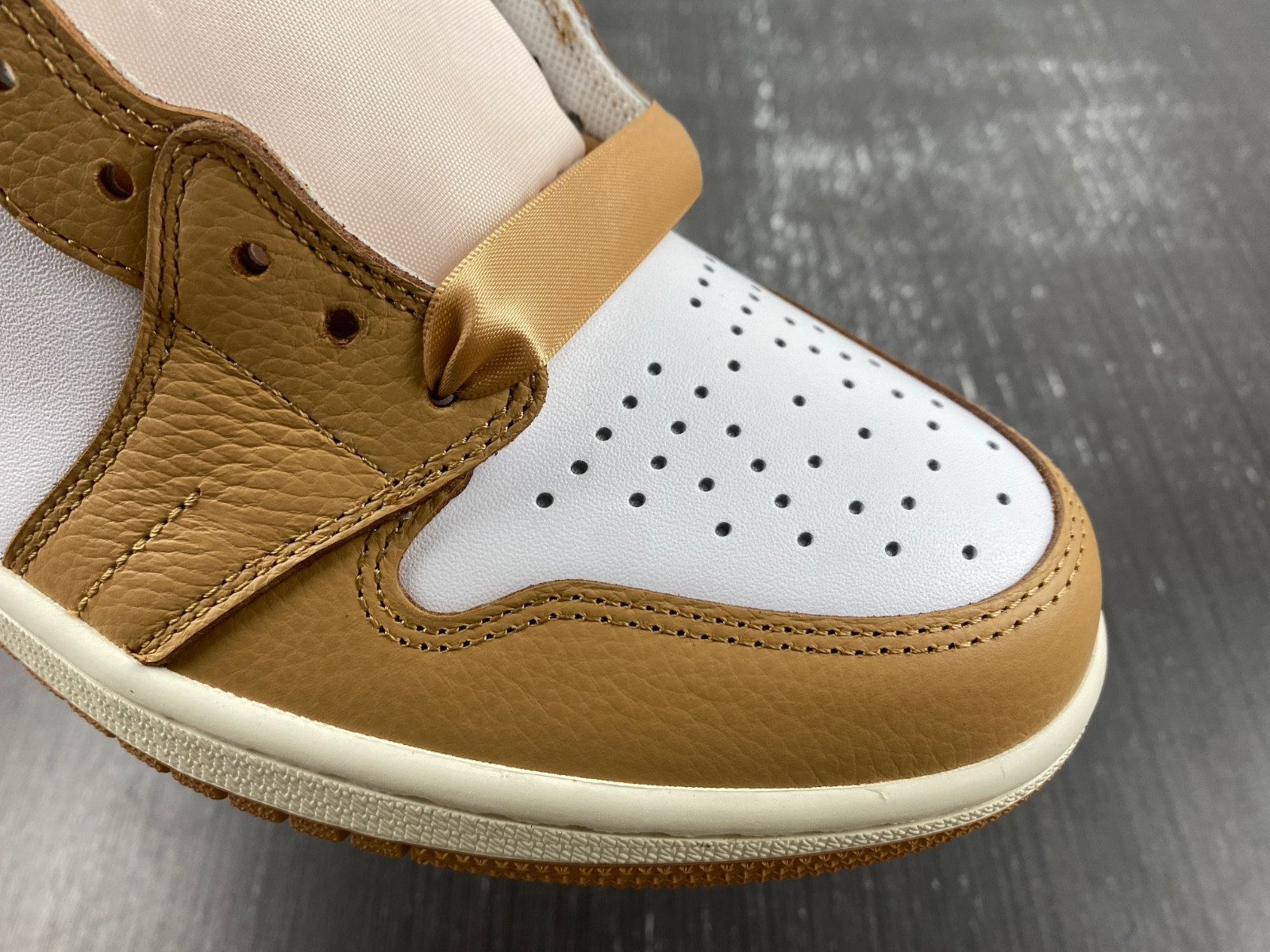 Air Jordan 1 High OG WMNS “Praline” FN6622-201