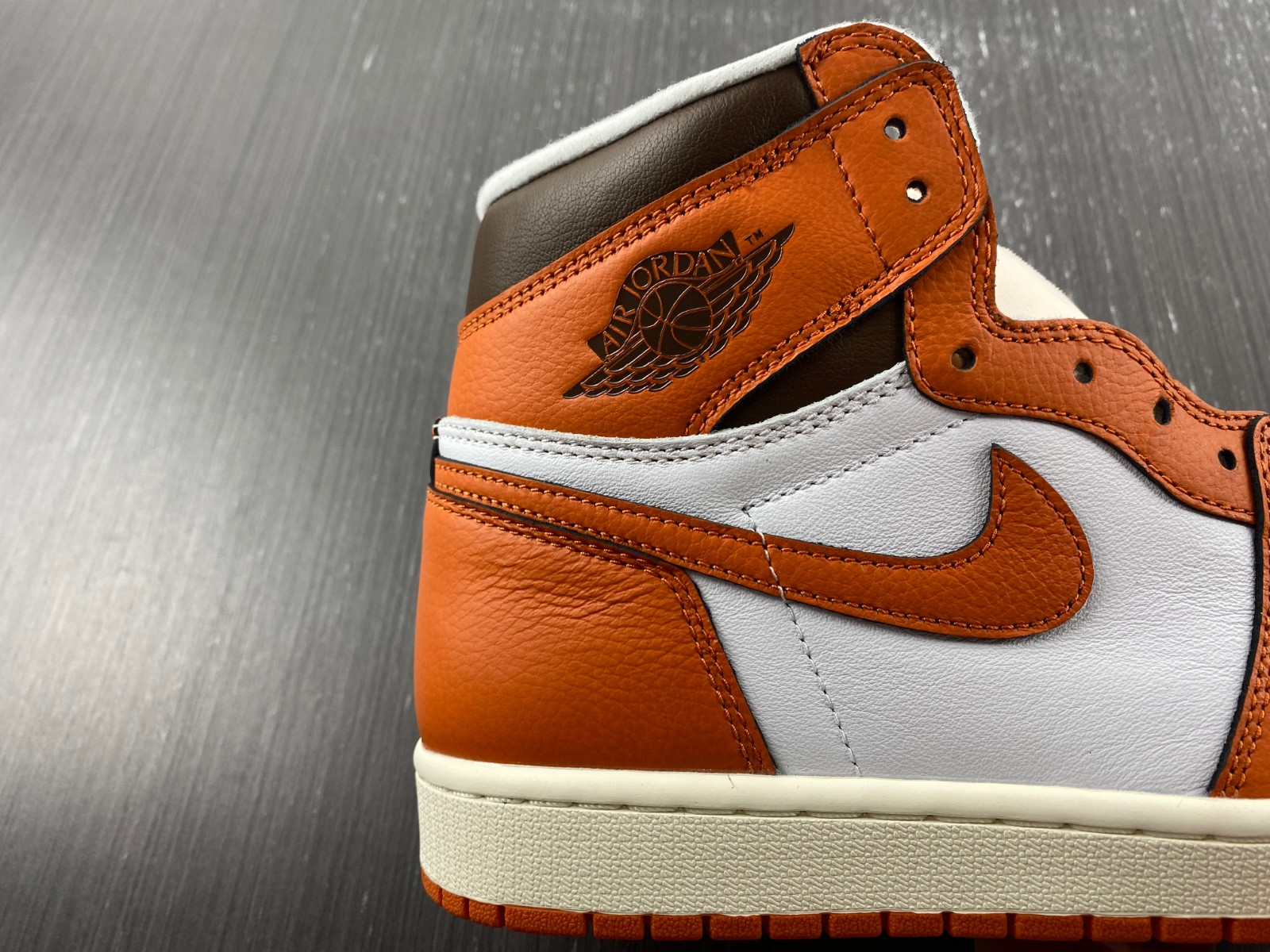 Air Jordan 1 High OG WMNS “Starfish” DO9369-101