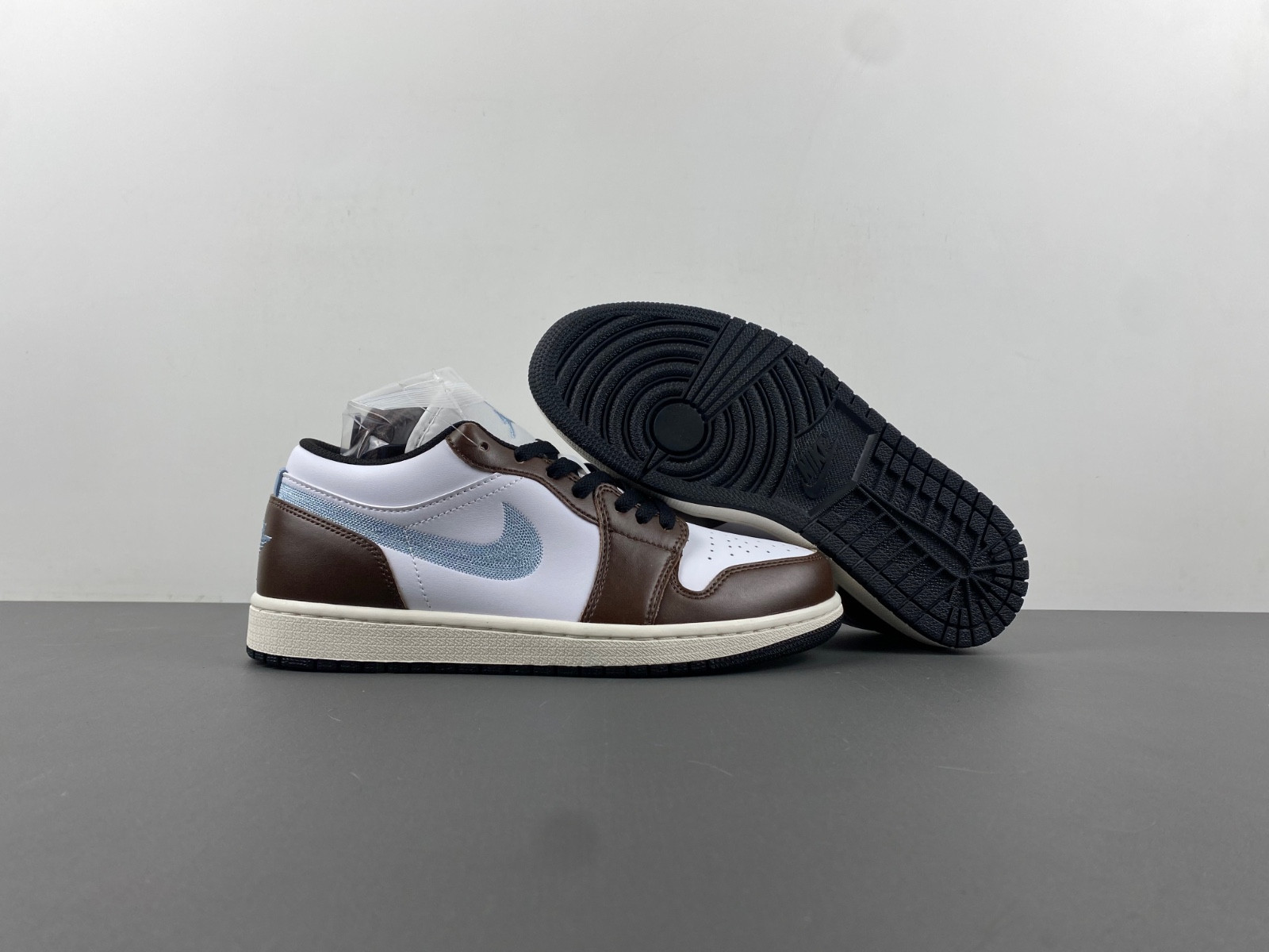 Air Jordan 1 Low FQ8156-142