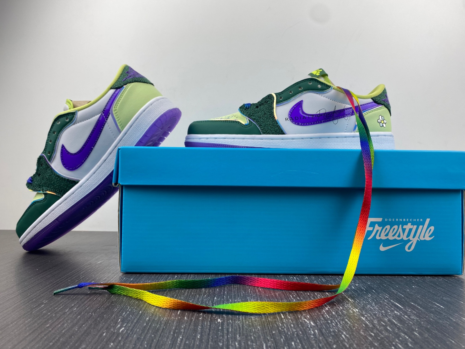 Air Jordan 1 Low OG “Doernbecher”  FD9665-351