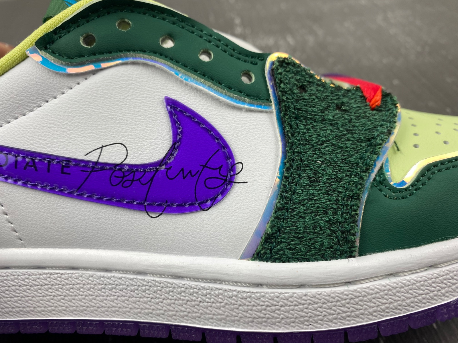 Air Jordan 1 Low OG “Doernbecher”  FD9665-351