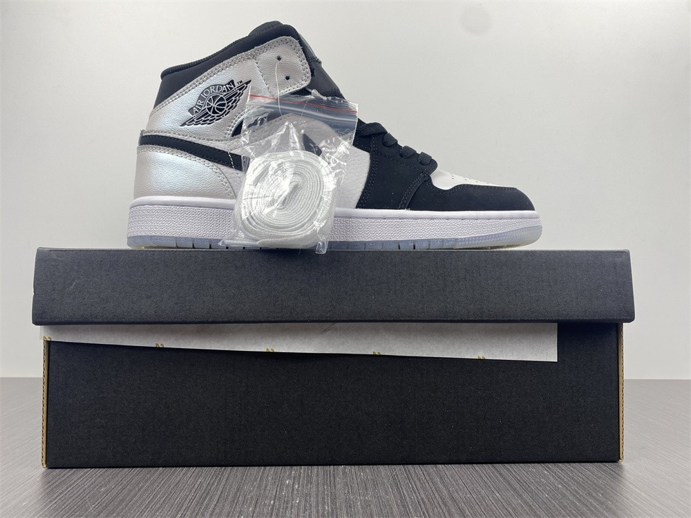 air jordan 1 mid “Di*m*nd shorts