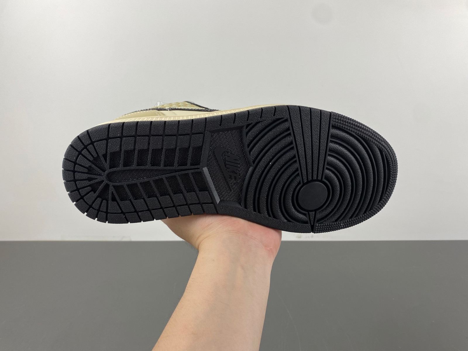 Air Jordan 1 Low HQ3437-101