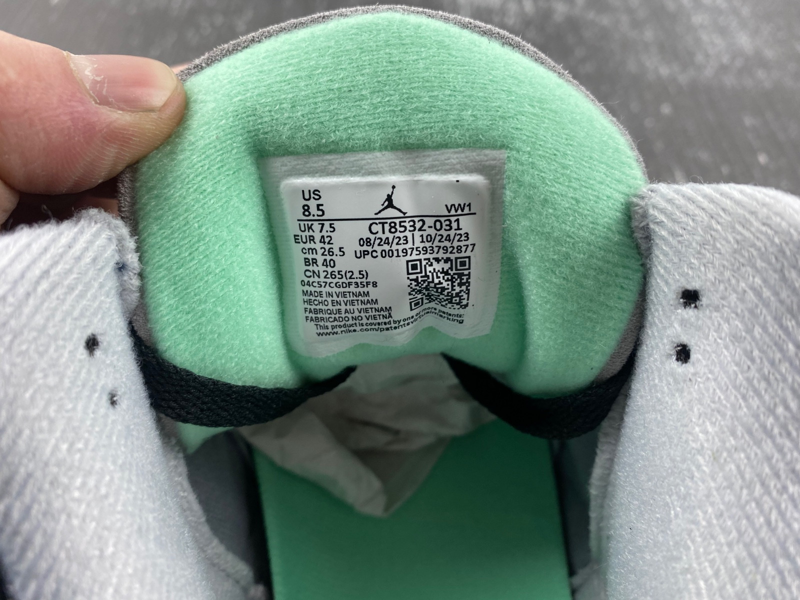 Air Jordan 3 “Green Glow” CT8532-031