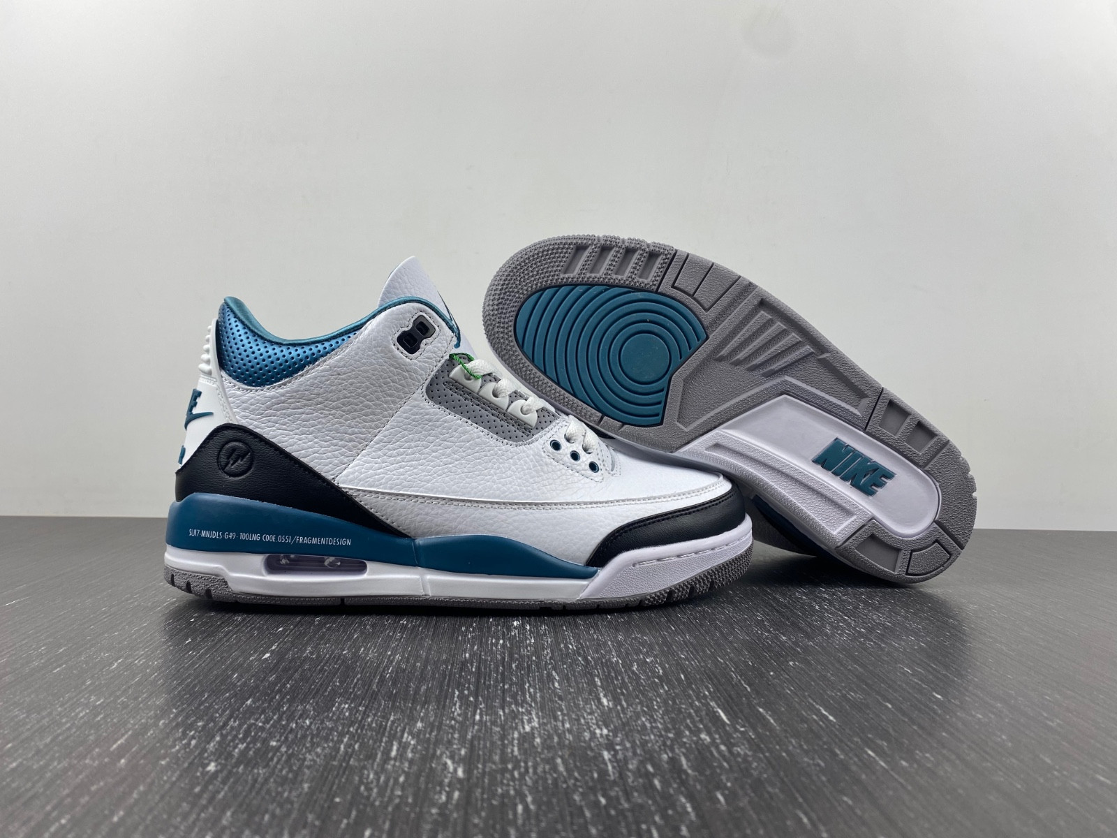 Air Jordan 3 Retro 136064-660