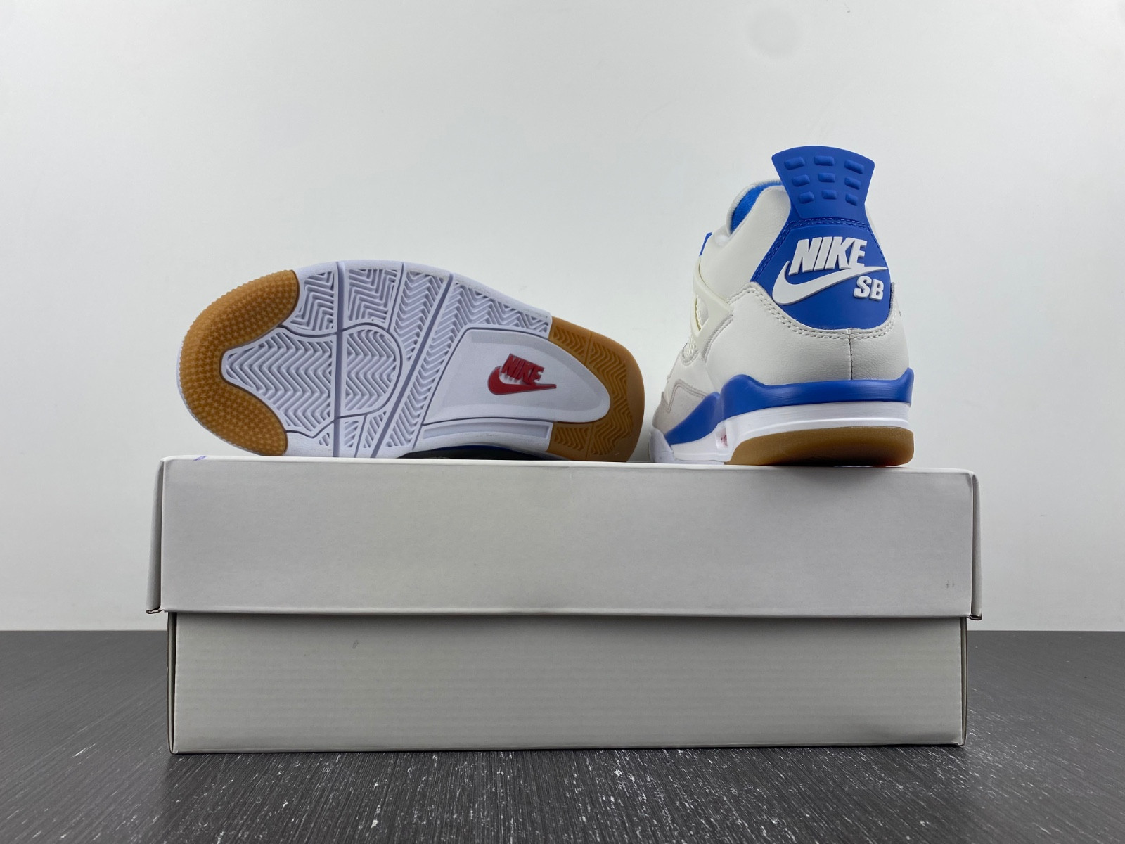 SB x Jordan 4 “Sapphire DR5415-104