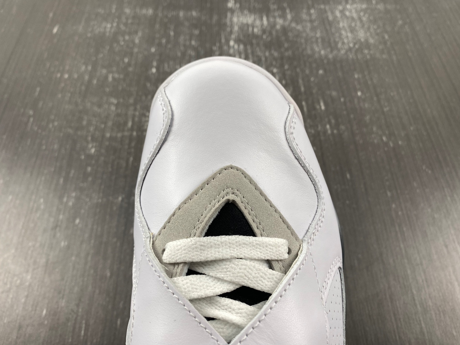 Air Jordan 8 Retro “Bugs Bunny” 305381-103