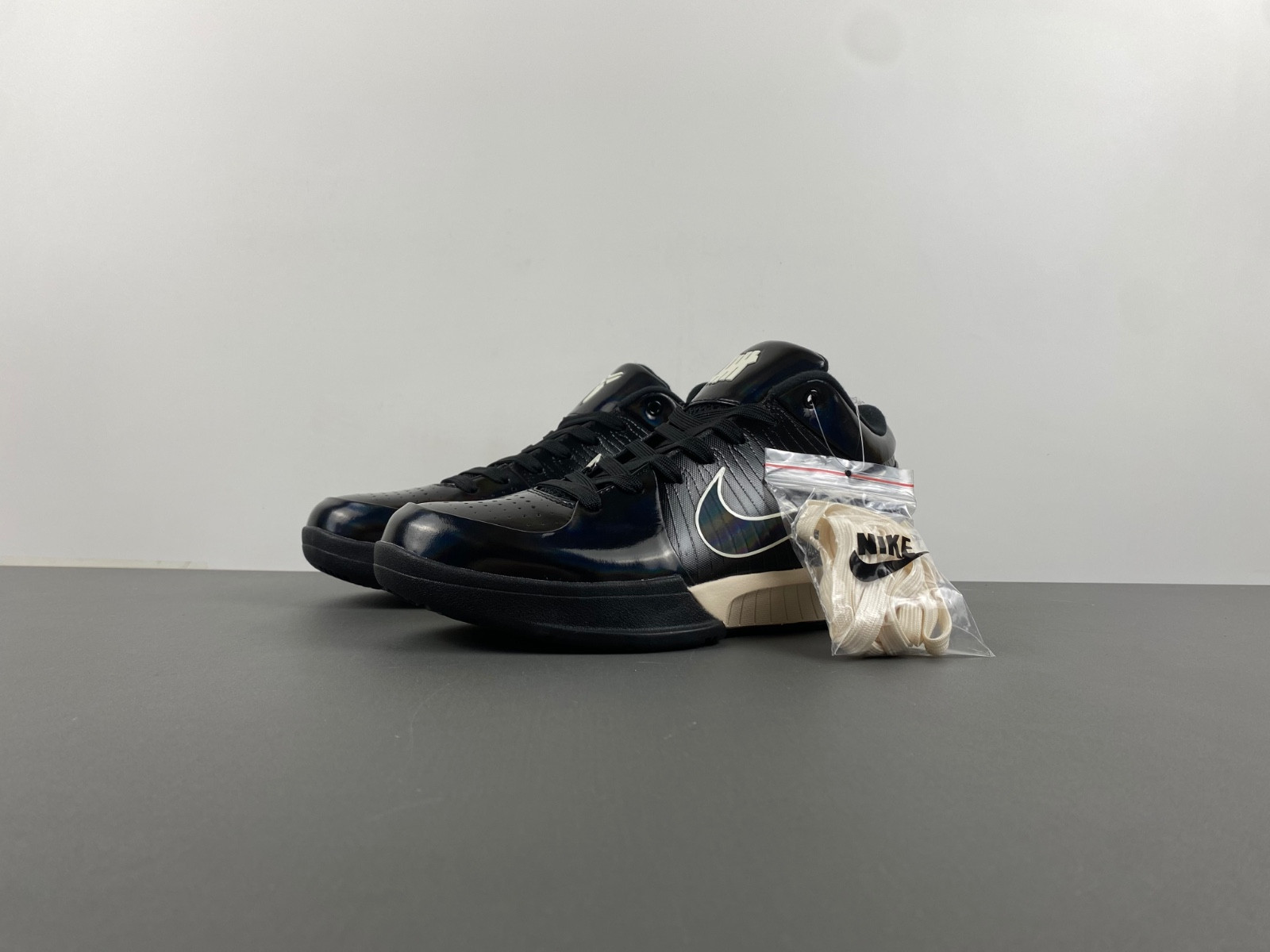 Undefeated x Kobe 4 Protro ''Black Mamba'' CQ3869-001