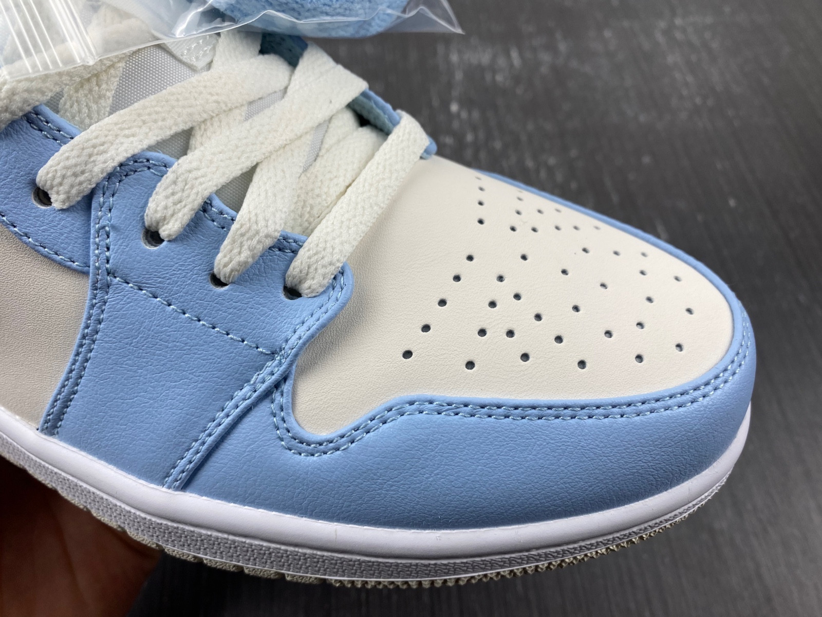 Air Jordan 1 Low 554723-401