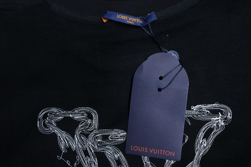 L*V HOODIE