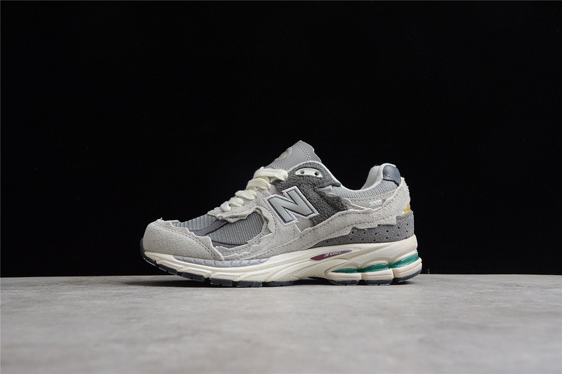 NEW Balan* Sneakers