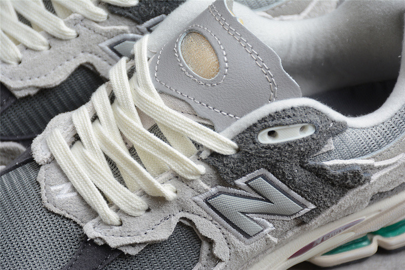 NEW Balan* Sneakers