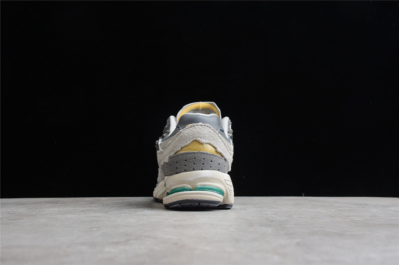 NEW Balan* Sneakers