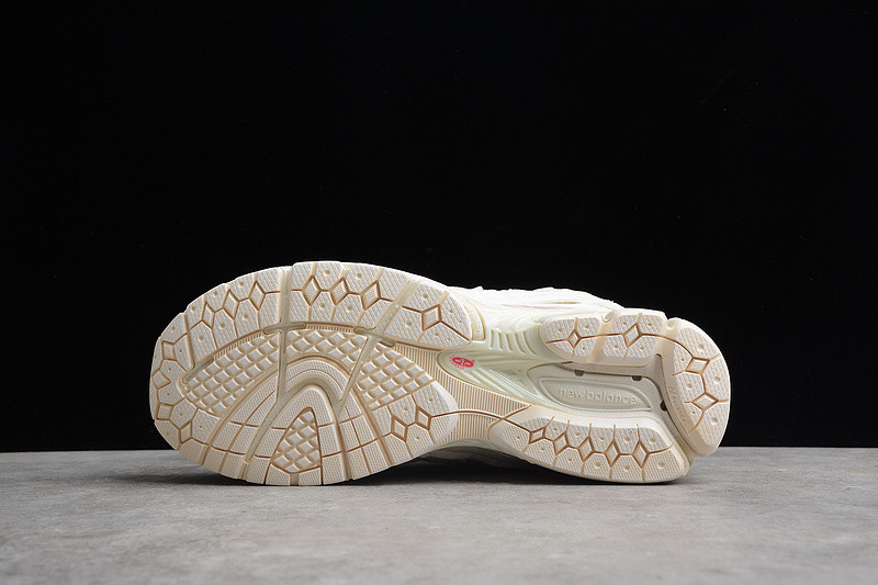 NEW Balan* Sneakers