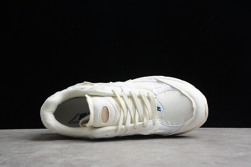 NEW Balan* Sneakers