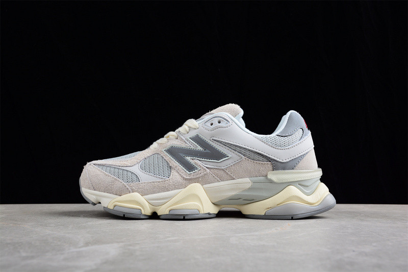 NEW Balan* Sneakers