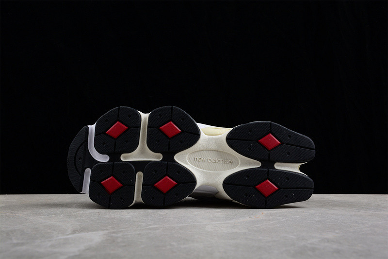 NEW Balan* Sneakers