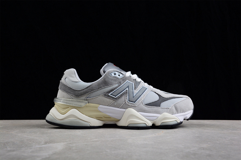 NEW Balan* Sneakers