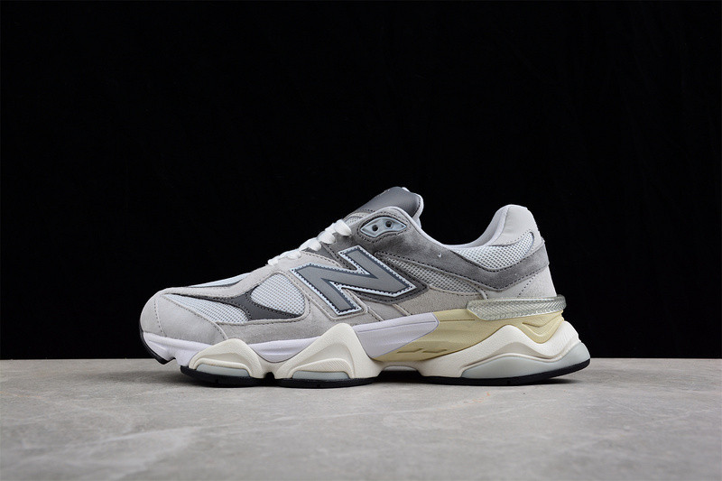 NEW Balan* Sneakers