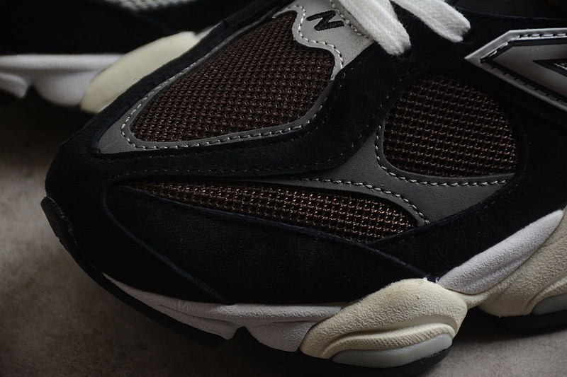 NEW Balan* Sneakers