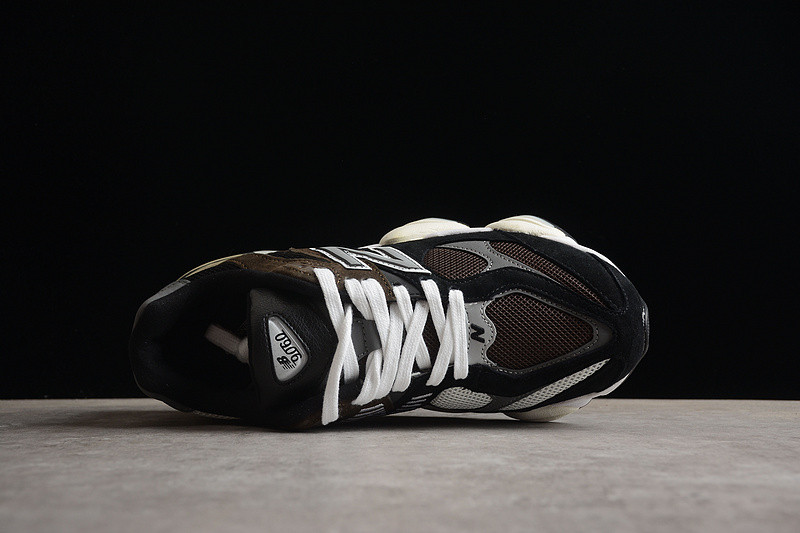 NEW Balan* Sneakers