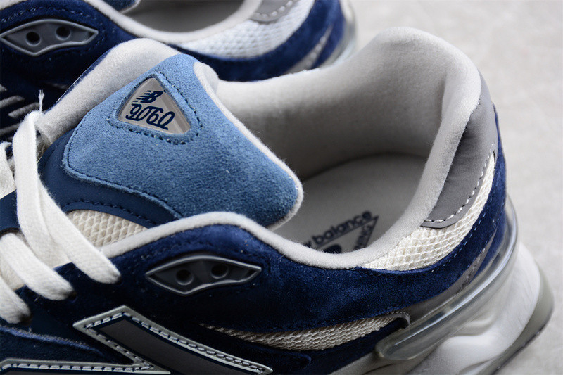 NEW Balan* Sneakers
