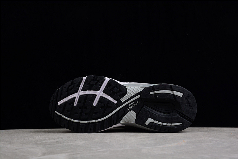 NEW Balan* Sneakers