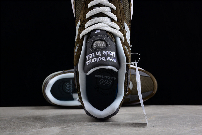 NEW Balan* Sneakers