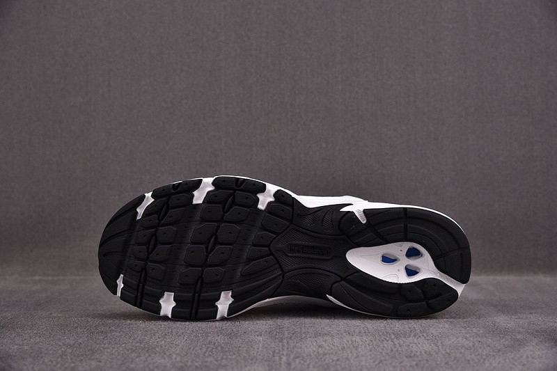 NEW Balan* Sneakers